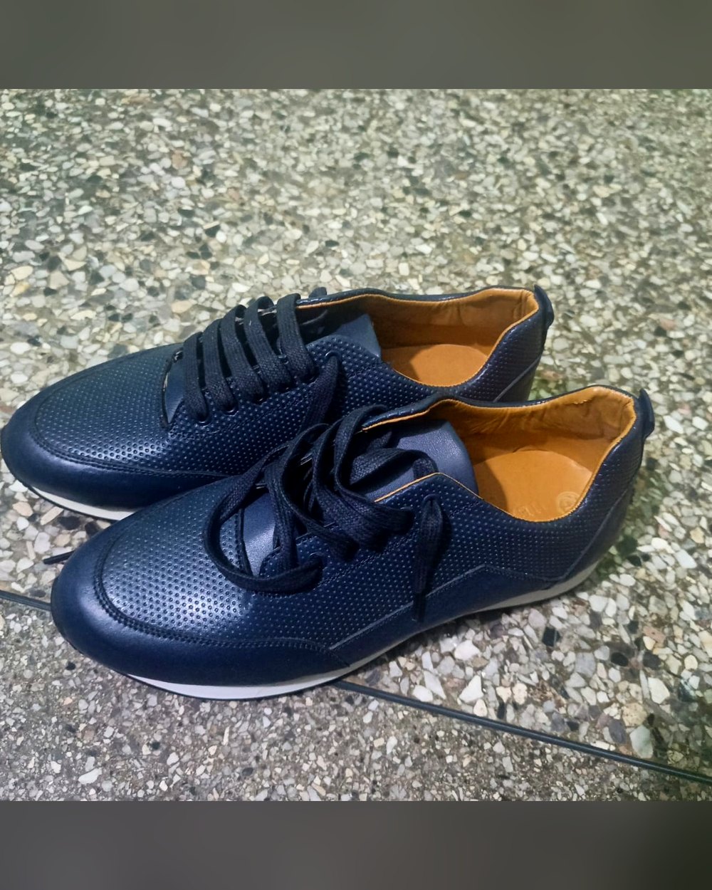 Semelle à crampons plats de la sneaker Ganvié